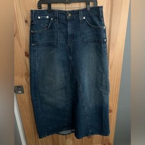 Vintage”ish” long Levi’s denim skirt. Women’s size 12.